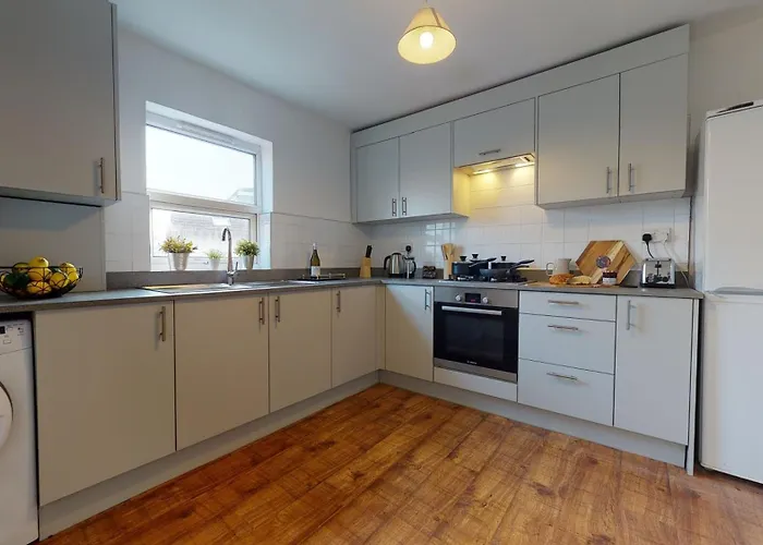 Large Dulwich 3 Bedroom Apartment Near Kings College Hospital
